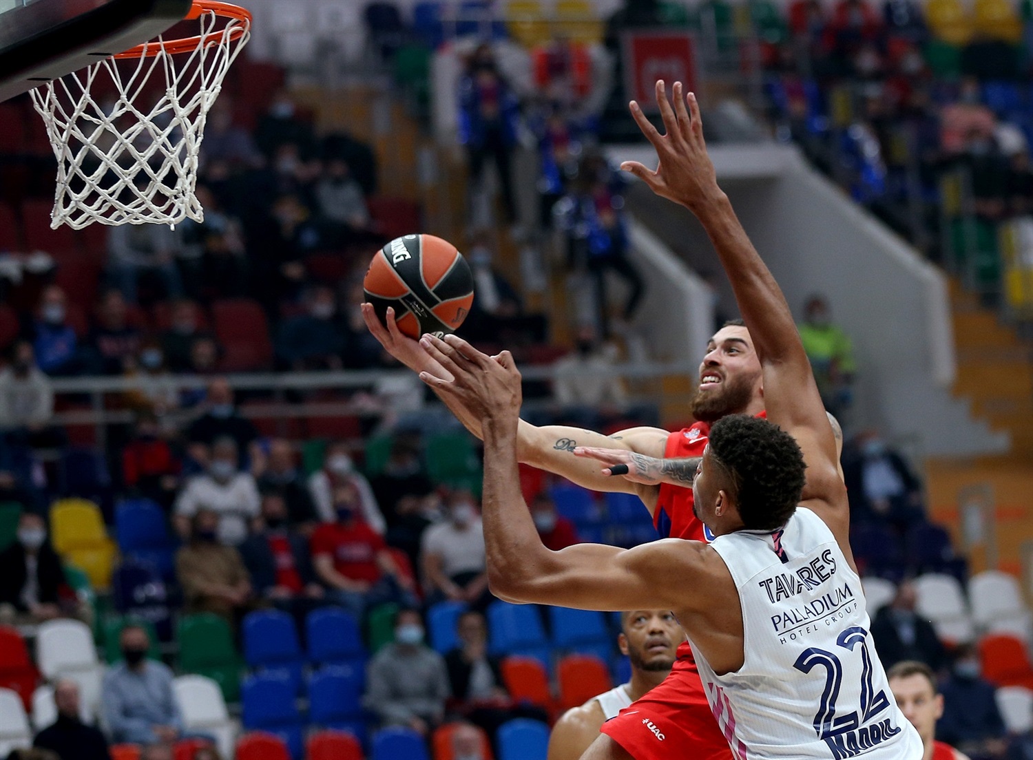 El Real Madrid pierde en Moscú en un final de locura (74-73)