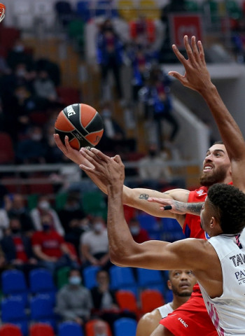 El Real Madrid pierde en Moscú en un final de locura (74-73)