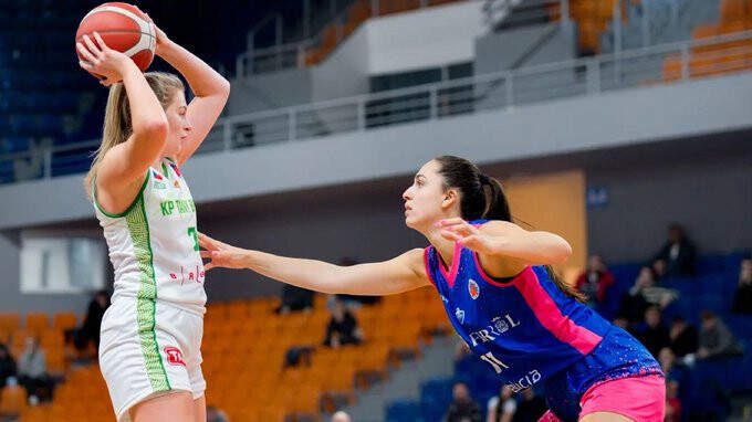 El Baxi Ferrol se estrena en la EuroCup femenina, 59-73