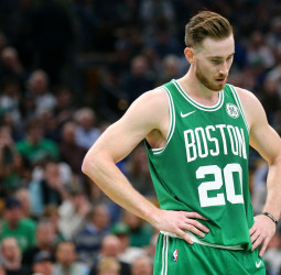 La mala suerte se ceba en Gordon Hayward