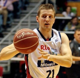 El Unicaja presenta oferta por Adam Waczynski