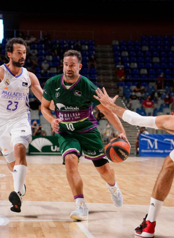 El Unicaja brilla ante el Real Madrid en el último baile de Carlos Cabezas (88-75)