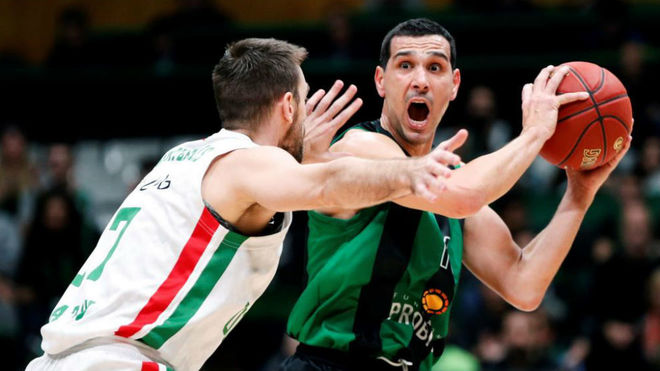 El Joventut tumba al Unics y acaricia el Top 16 (90-73)