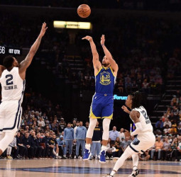 [1-0] Los Warriors se llevan un cara o cruz para empezar (117-116)