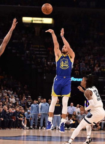 [1-0] Los Warriors se llevan un cara o cruz para empezar (117-116)