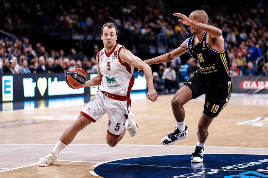 El Armani Milán anuncia el adiós de Kevin Pangos, que fichará por el Valencia Basket