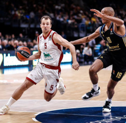 El Armani Milán anuncia el adiós de Kevin Pangos, que fichará por el Valencia Basket