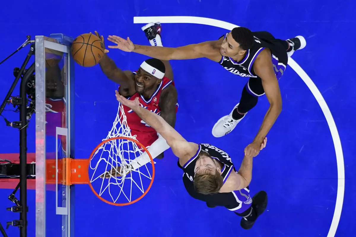 Los Sixers, sin Embiid, se imponen a los Jazz