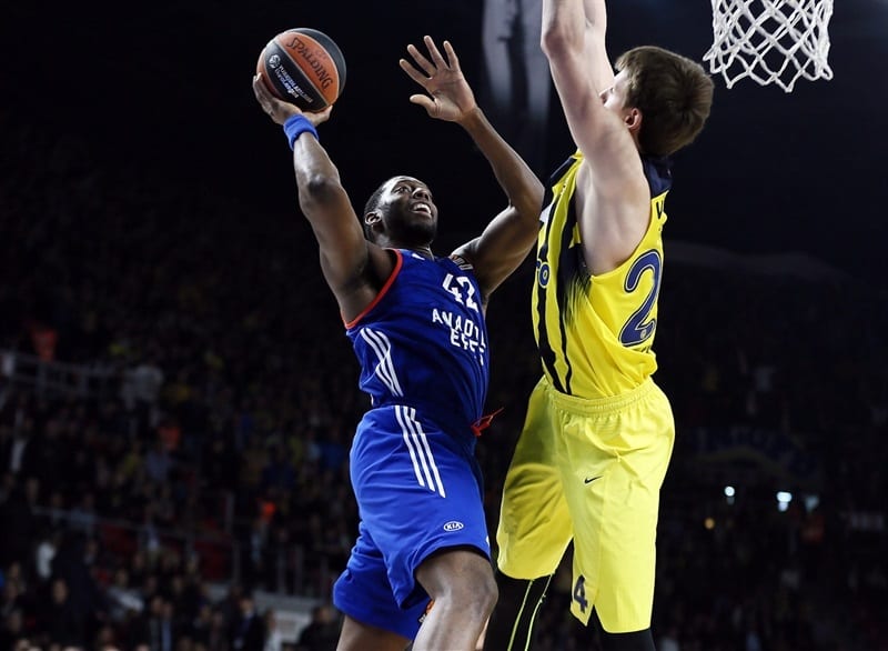 El Barcelona se queda sin Dunston que renovará por el Anadolu Efes