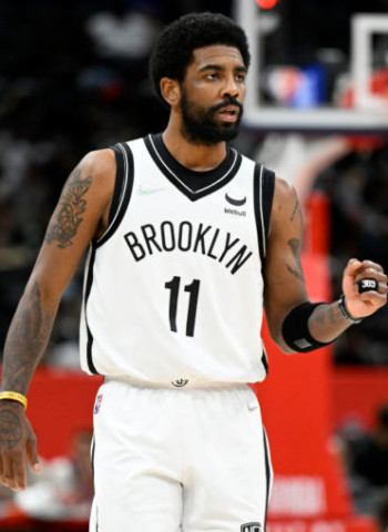 Kyrie Irving se va hasta los 60 puntos