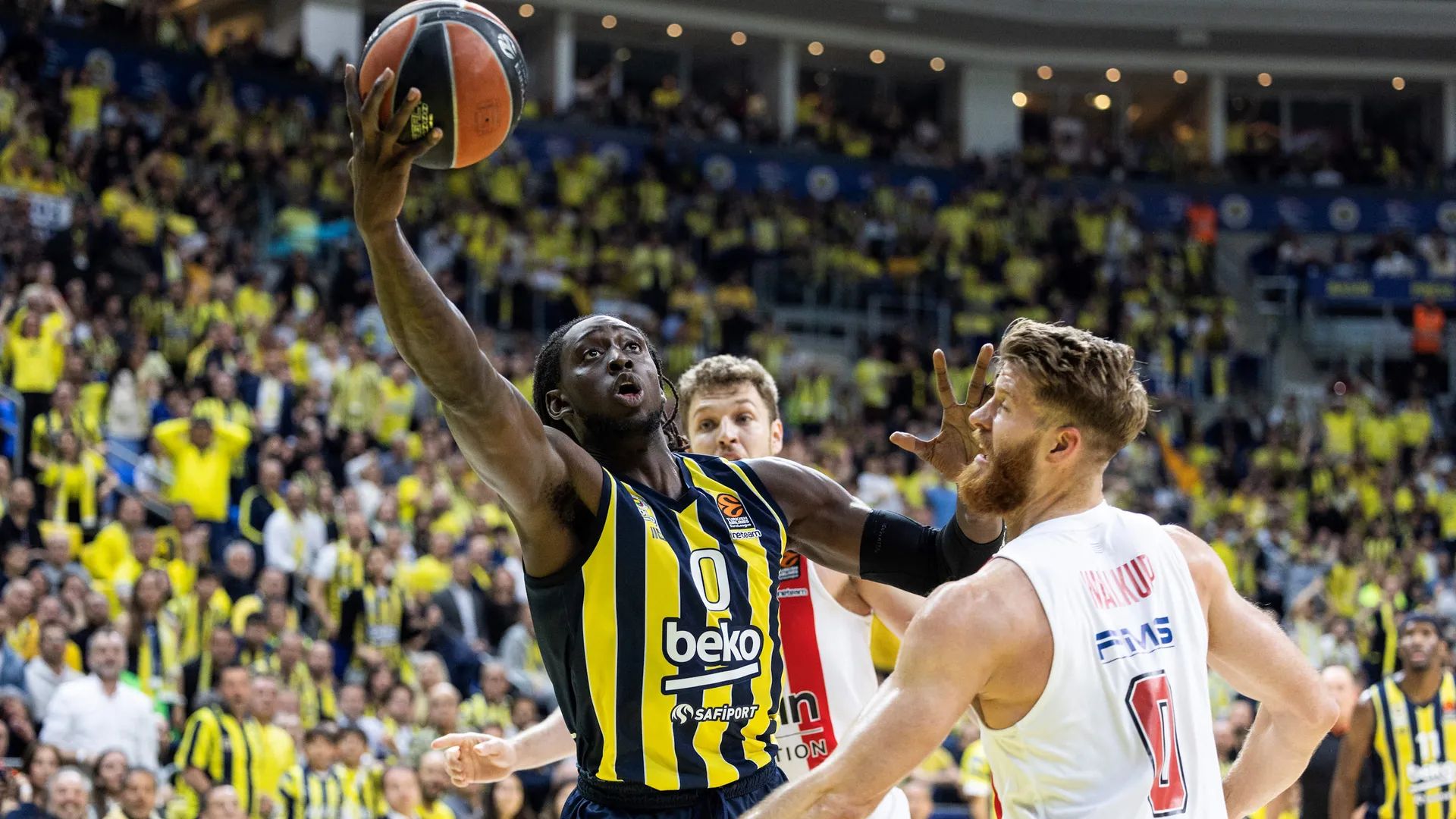 El Fenerbahce se agarra a su última opción (73-69) [2-2]