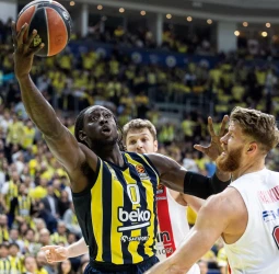 El Fenerbahce se agarra a su última opción (73-69) [2-2]