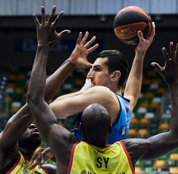 La labor colectiva del San Pablo Burgos  sustenta una buena victoria en casa (82-68)