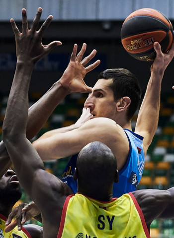 La labor colectiva del San Pablo Burgos  sustenta una buena victoria en casa (82-68)