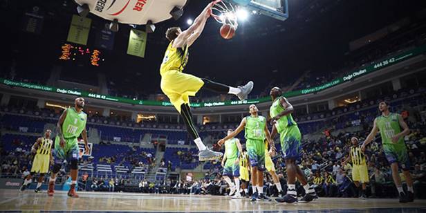 Se deshace la igualdad por el liderato en Turquía. Fenerbahce gana, Anadolu Efes pierde