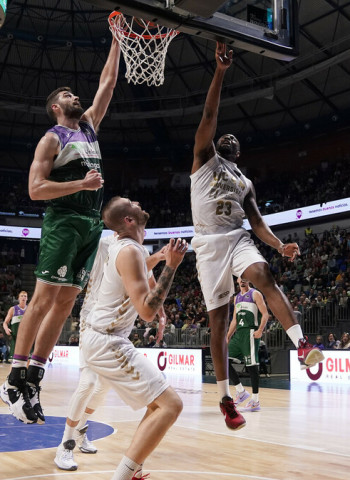 El Unicaja muestra su hambre de Copa (82-66)