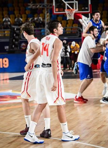 Un final adverso aboca a España a luchar por el bronce (63-66)