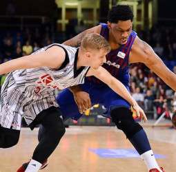 Despliegue ofensivo del FC Barcelona para derrotar al Fuenlabrada. Seraphin, 30  de valoración (106-76)