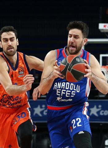 Valencia Basket no puede con el con el acierto del Anadolu Efes Istanbul (99-83)
