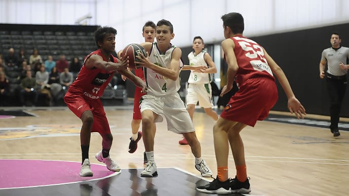 La Minicopa Endesa se decide en un sábado vibrante
