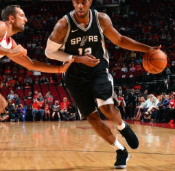 Aldridge y los Spurs llegan a un acuerdo para extender su contrato