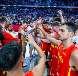 España arranca con un gran Juancho (87-57)