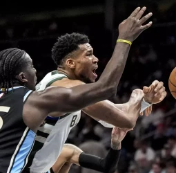 Los Bucks le bajan los humos a los halcones