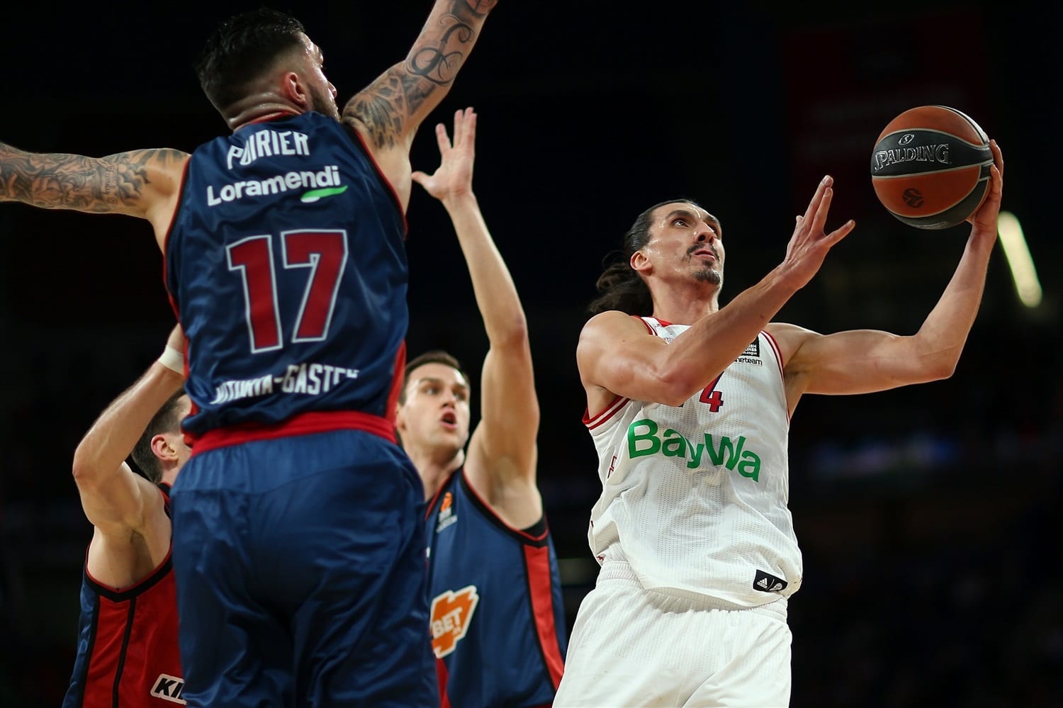 Doble victoria del Baskonia para seguir aspirando a todo (76-68)