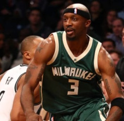 Jason Terry, una temporada más en los Milwaukee Bucks