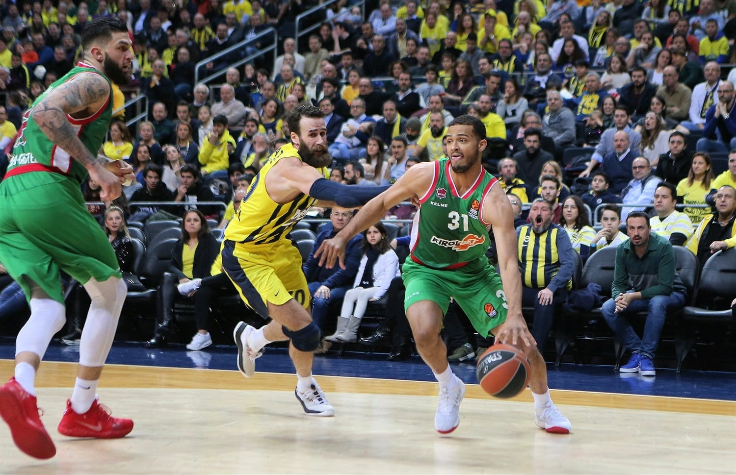 Esfuerzo mayúsculo sin recompensa del Baskonia ante el Fenerbahce (96-87)