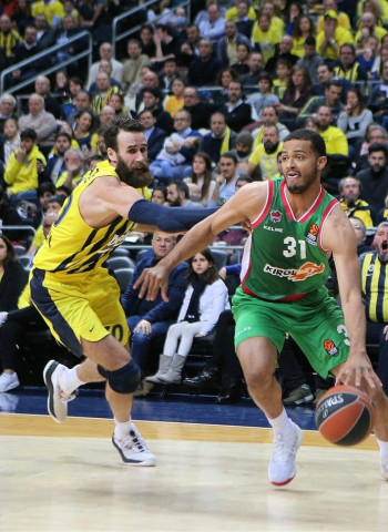 Esfuerzo mayúsculo sin recompensa del Baskonia ante el Fenerbahce (96-87)