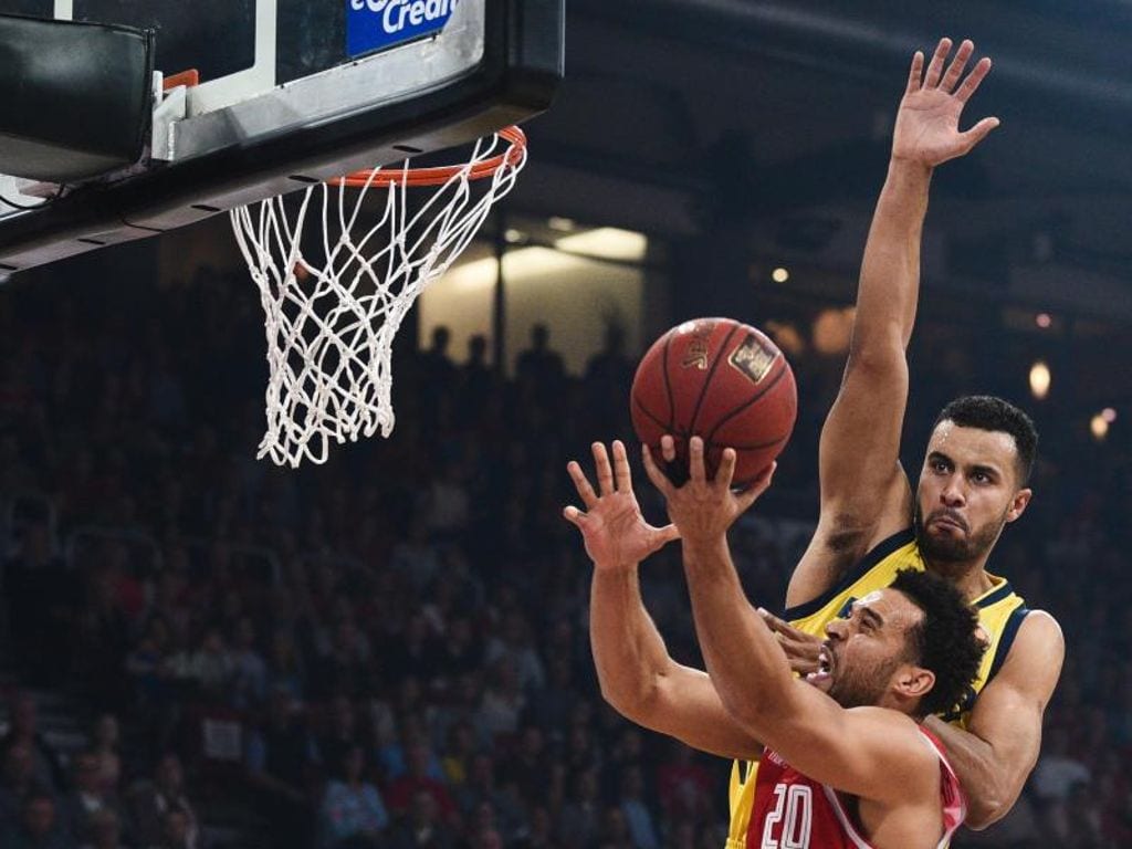 Zisis anota el triple de la victoria y el Brose Baskets gana su quinta copa alemana