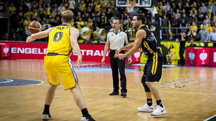 El Iberostar Tenerife se impone al MHP Riesen (62-83)