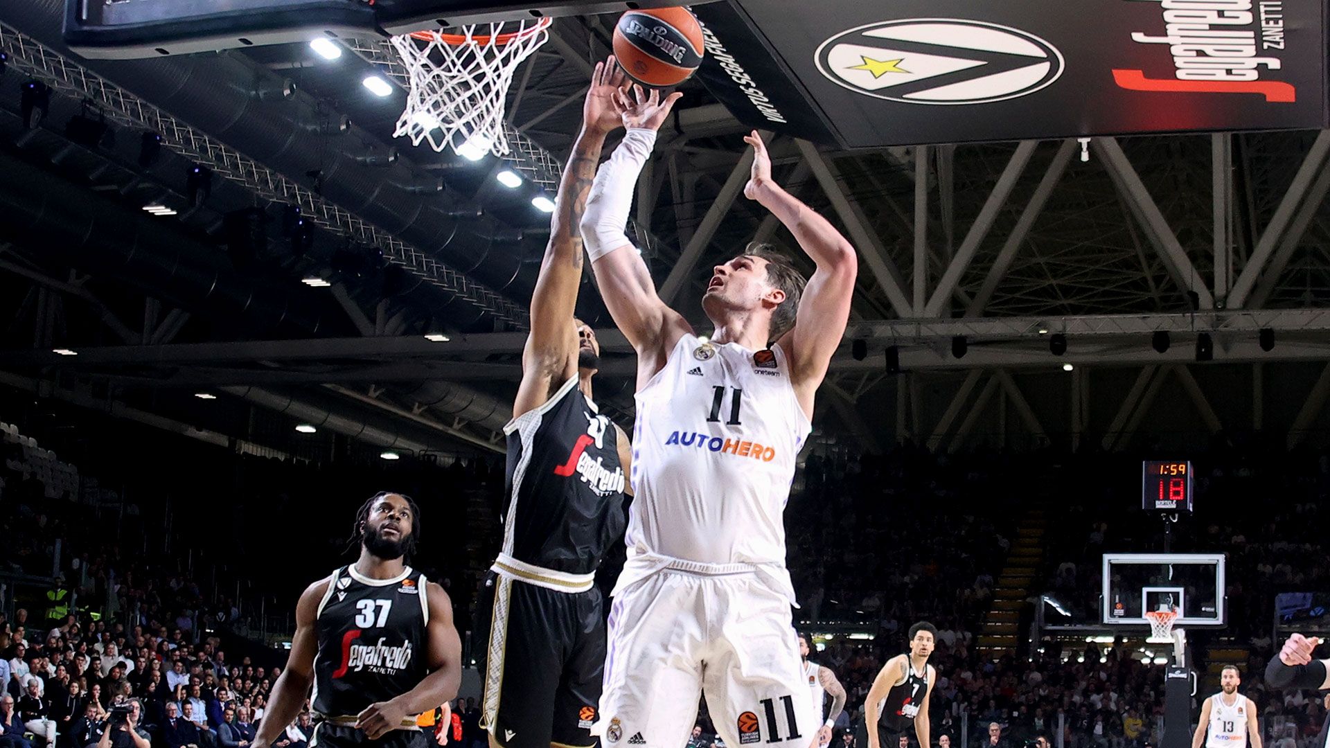 Gran victoria en Bolonia del Real Madrid, 79-96