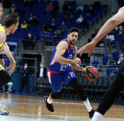 Micic revienta la racha del Fenerbahce (74-106)