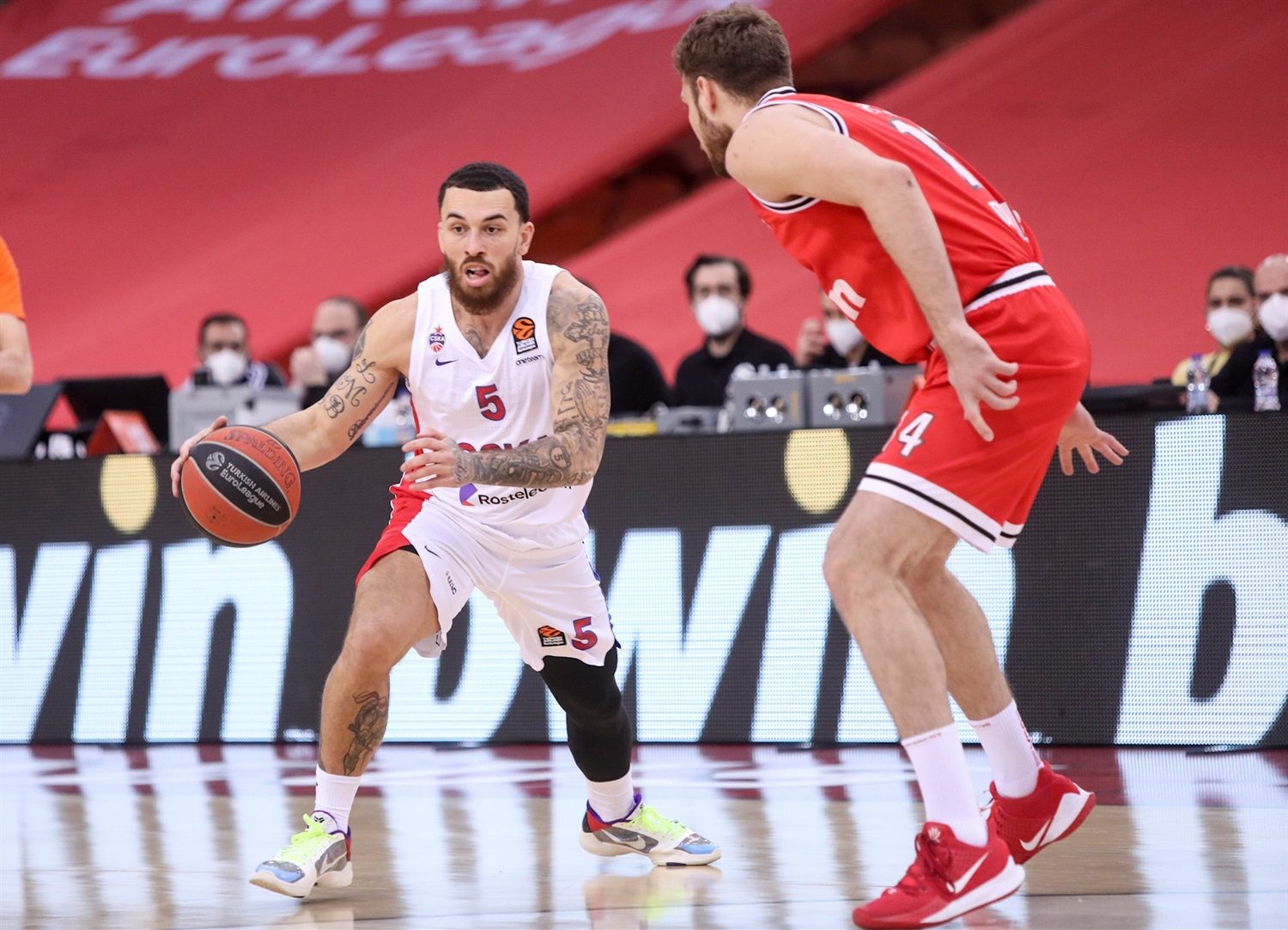 El CSKA Moscú vence de forma apurada al Olympiacos (74-75)