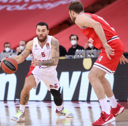El CSKA Moscú vence de forma apurada al Olympiacos (74-75)