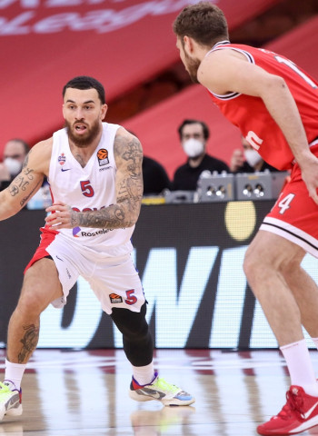 El CSKA Moscú vence de forma apurada al Olympiacos (74-75)