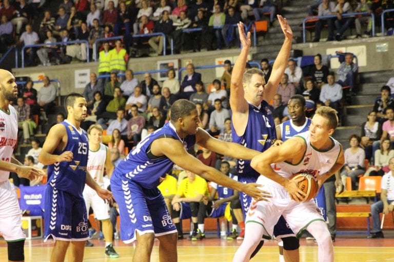 Derrota del Baskonia en un final apretado para cerrar la pretemporada en Burgos