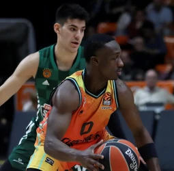 Panathinaikos en alza se enfrenta a un Valencia de repente en problemas