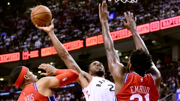 Una canasta final de Leonard da la victoria a los Raptors (90-92) [4-3]