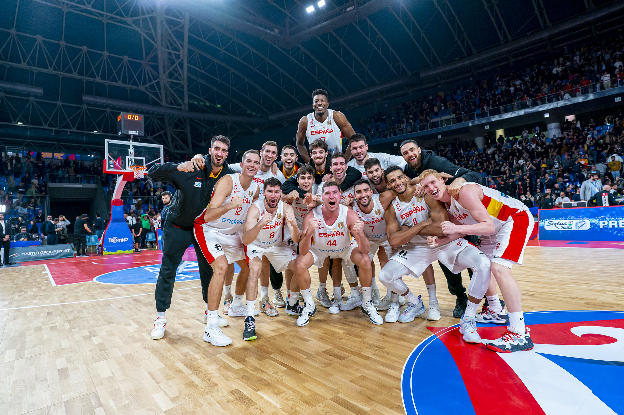 España se lleva de Pesaro una victoria titánica (84-88)