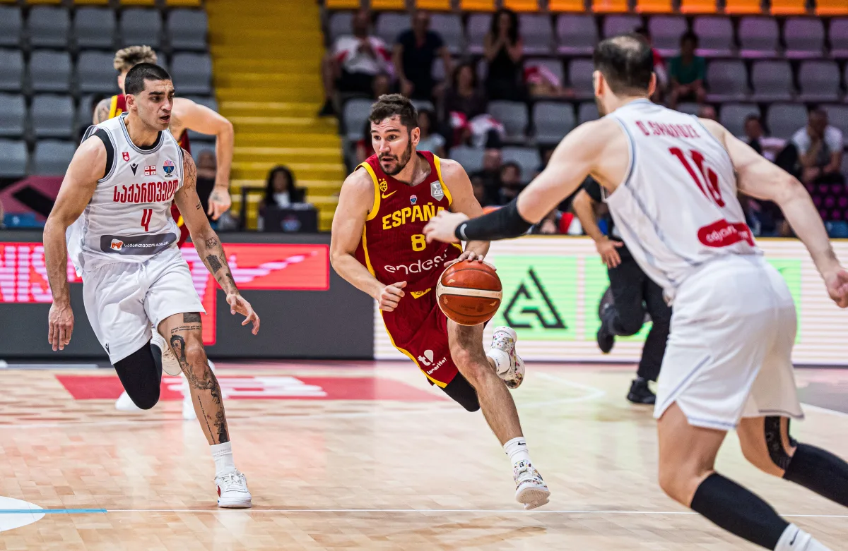 Georgia sorprende a España, 83-69