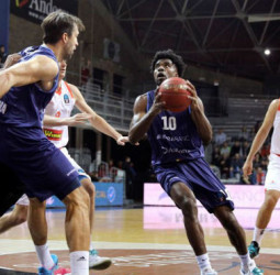 El Andorra gana con solvencia al Maccabi Rishon (84-61) y no pierde de vista el liderato del grupo