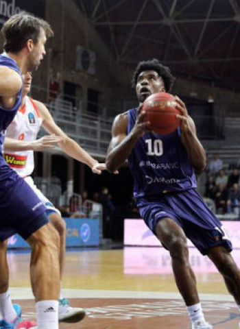 El Andorra gana con solvencia al Maccabi Rishon (84-61) y no pierde de vista el liderato del grupo
