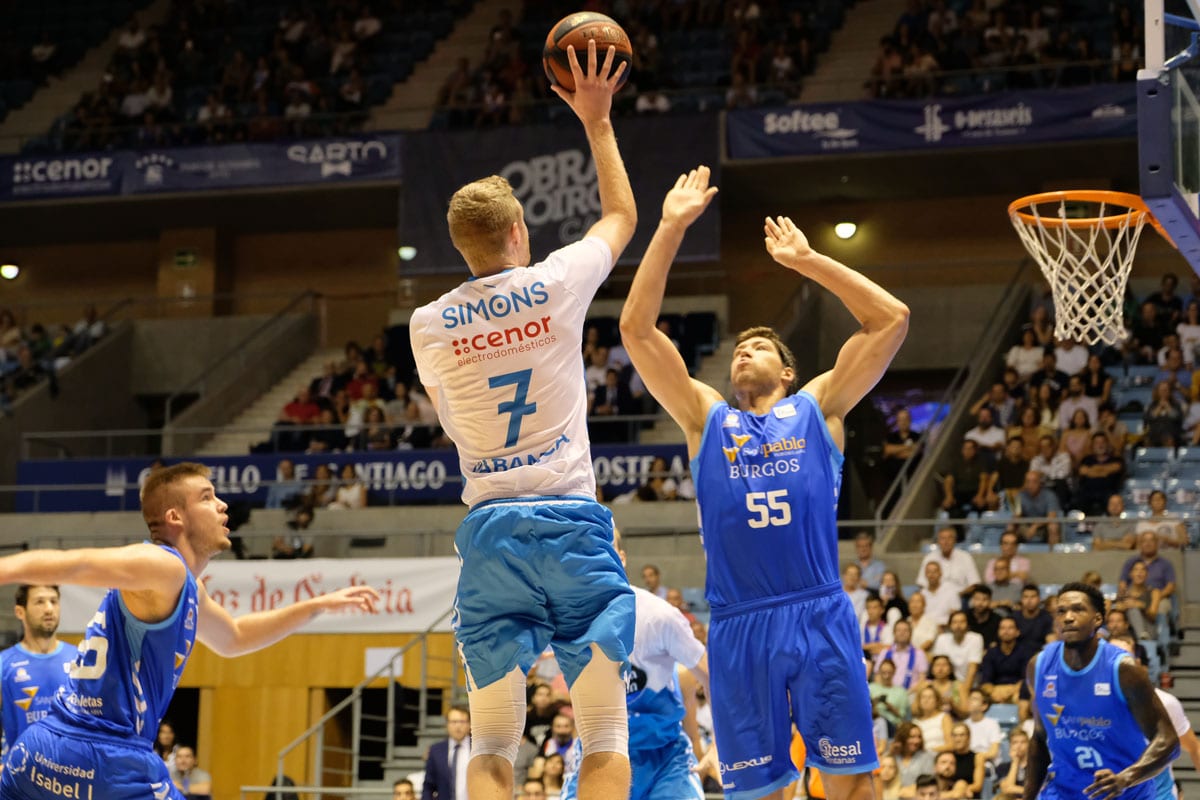 Ben Simons iguala el récord de triples del Monbus Obradoiro