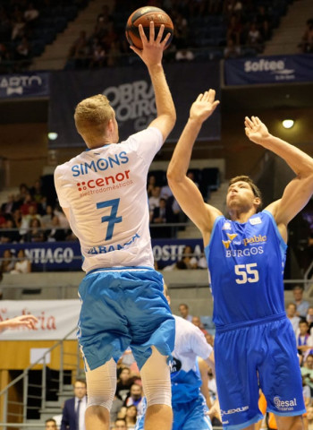 Ben Simons iguala el récord de triples del Monbus Obradoiro