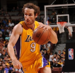Marcelinho Huertas, dos años más en los Angeles Lakers