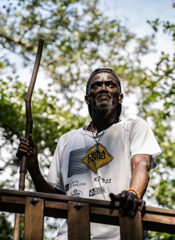 Craig Hodges supera el ecuador de 'El Camino acaba en Obradoiro' acompañado de Anicet Lavodrama y Moncho Fernández