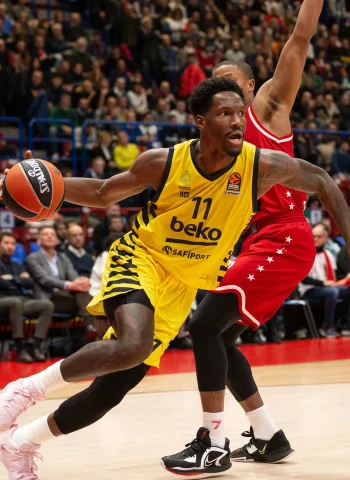 El Fenerbahce negocia la renovación de Nigel Hayes-Davis